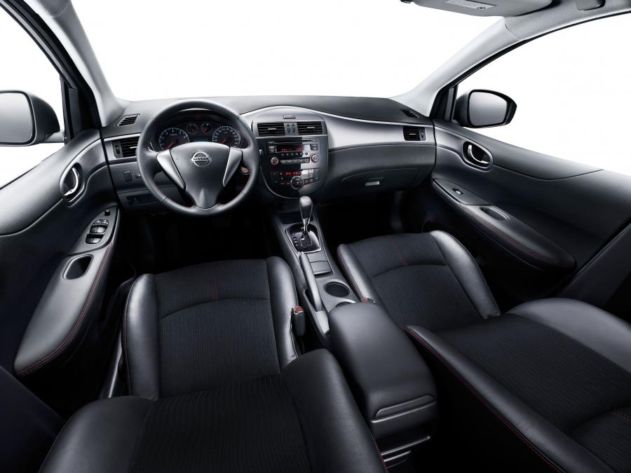  Nissan Tiida 2012 года  (фото 7 из 10)